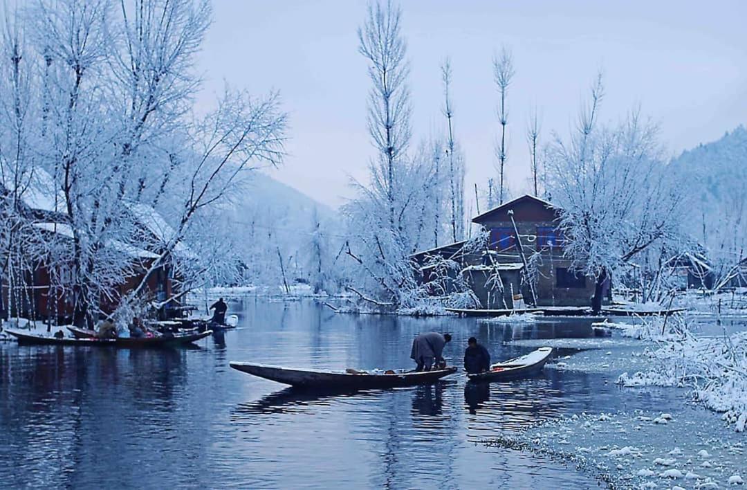 Floating Young Gulshan Houseboat Srīnagar Exterior foto